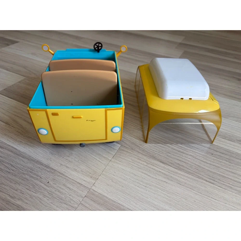Peppa Pig Red Car and Yellow Campervan Toy Vehicle Set with Figures Jazwares